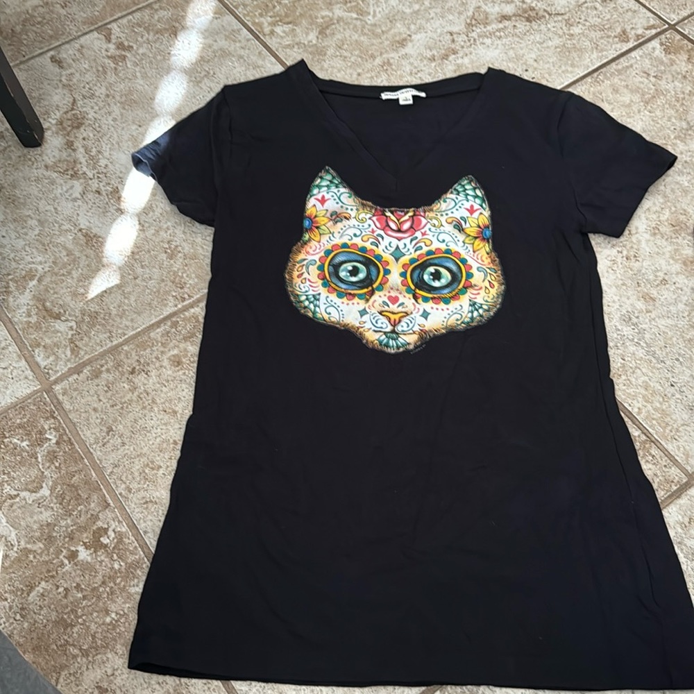 V neck cat shirt